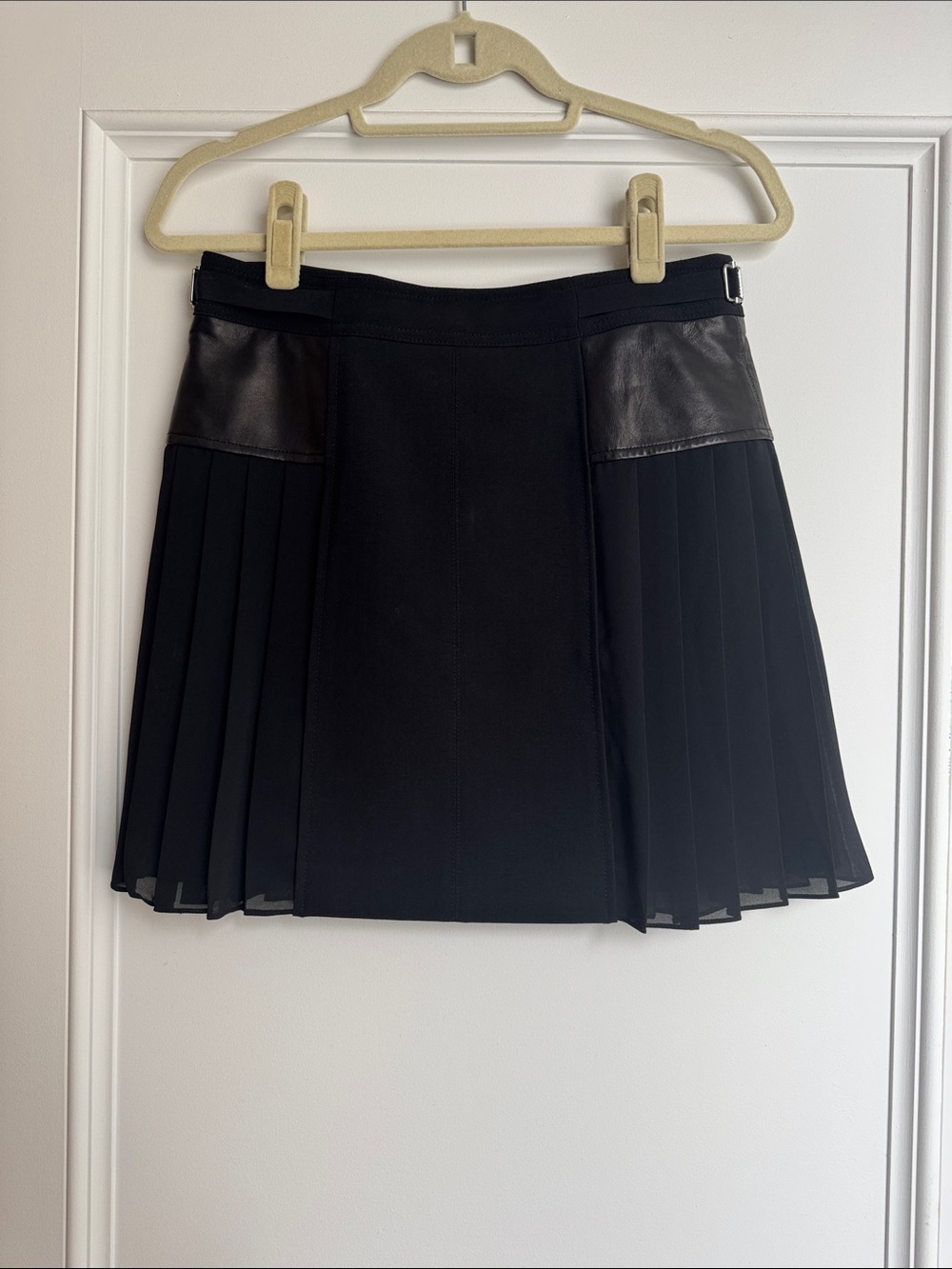 Rebecca Taylor Black Pleated Mini Skirt with Leather Panels Size 4 Like New